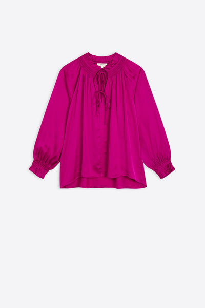 Lea - Uni satijnen blouse met plooitjes en ruffle kraagj