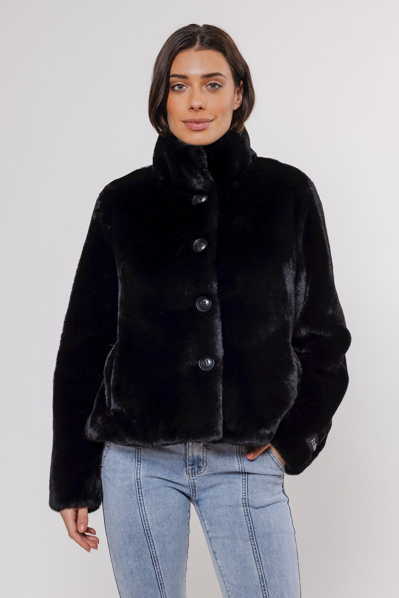 Vie.7002410/11 - Kort faux fur jasje