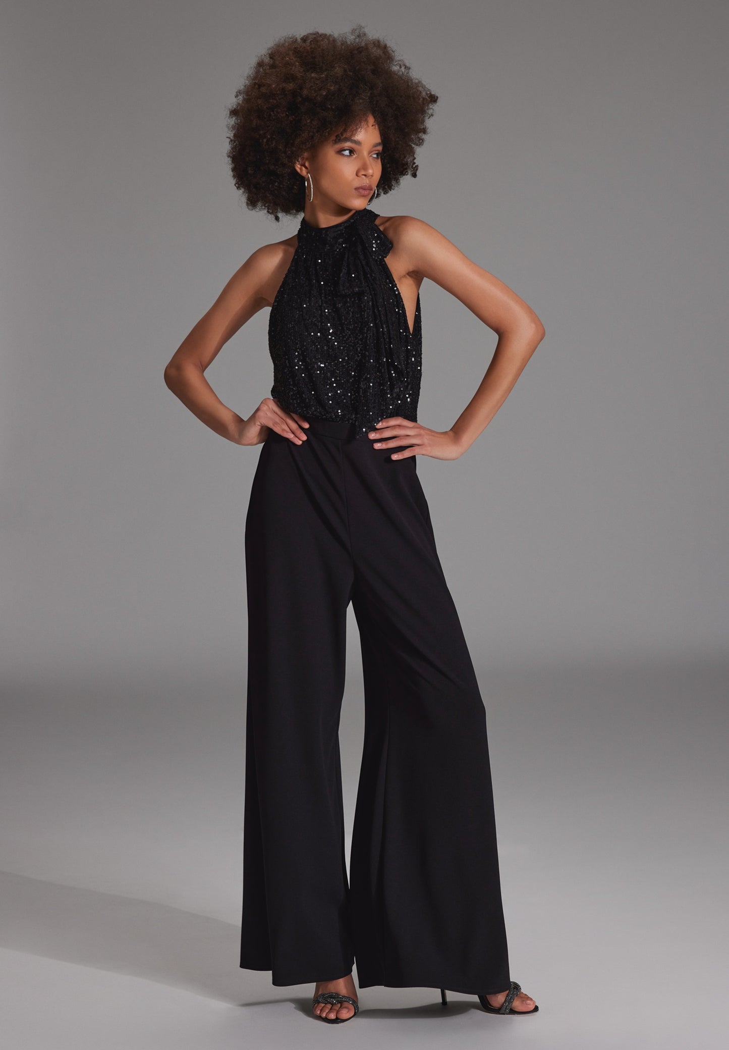 3AH039 - Mouwloze jumpsuit met pailetten top